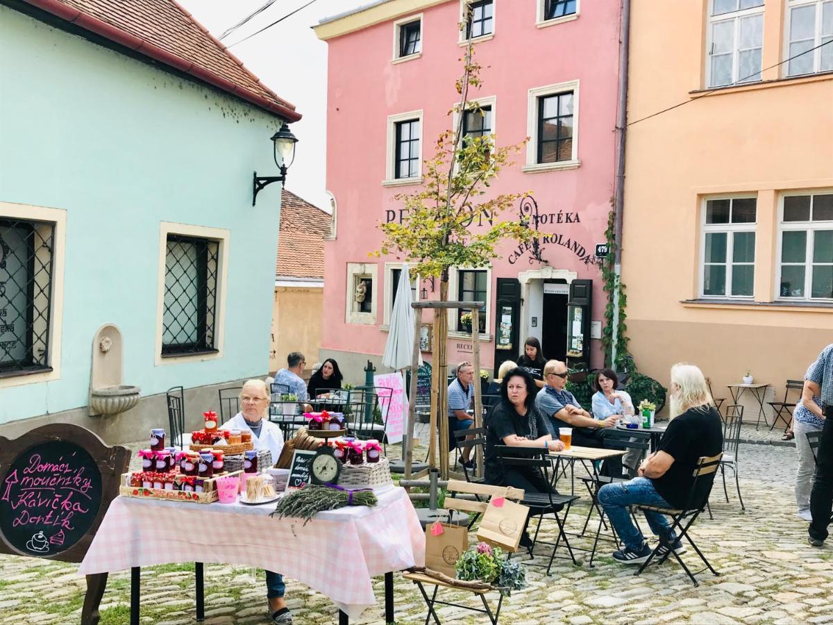 Boutique Apartments U Rolanda, Mikulasske Namesti ズノイモ エクステリア 写真