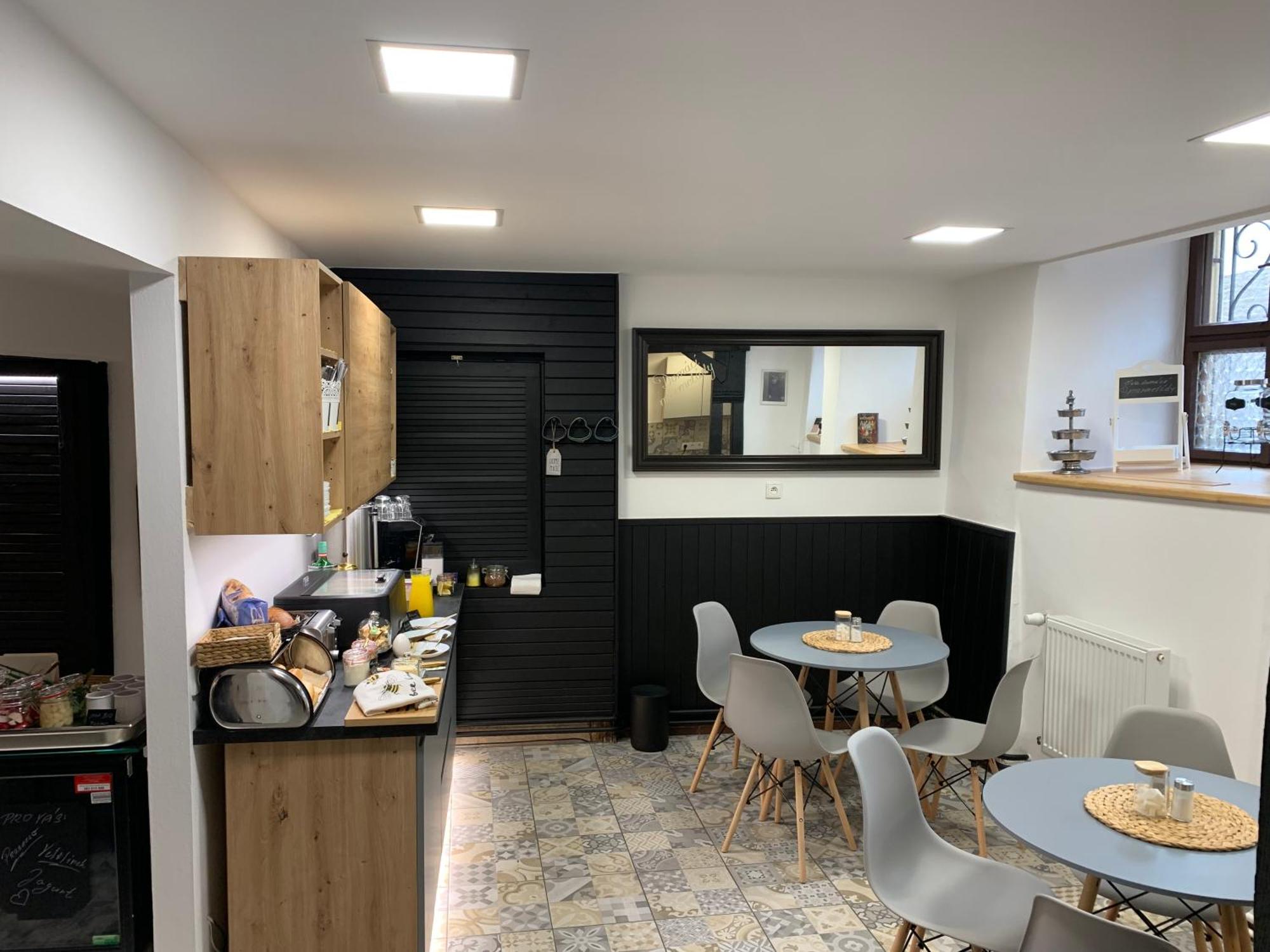 Boutique Apartments U Rolanda, Mikulasske Namesti ズノイモ エクステリア 写真