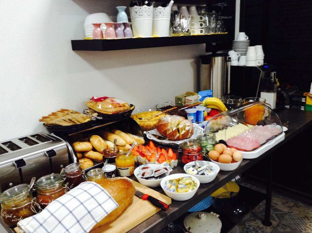 Boutique Apartments U Rolanda, Mikulasske Namesti ズノイモ エクステリア 写真
